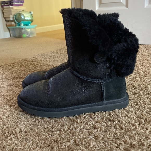 Black Sparkly Uggs with Button Size W9 - Picture 3 of 7